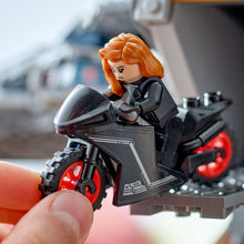 Load image into Gallery viewer, Lego Marvel 76325 Avengers: Age of Ultron Quinjet for Ages 12 and Up