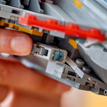 Load image into Gallery viewer, Lego Marvel 76325 Avengers: Age of Ultron Quinjet for Ages 12 and Up