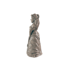 Load image into Gallery viewer, Elven Female Noble - ModelBricks
