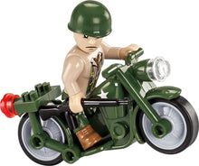 Load image into Gallery viewer, US Control Tower brick model - COBI 3125 - 664 bricks
